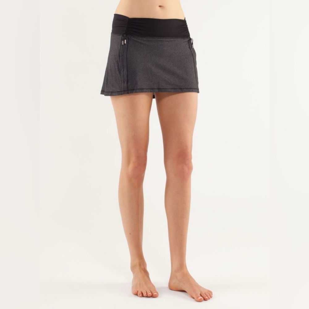 Lululemon Hot 'N Sweaty Skirt
Black size 6 EUC